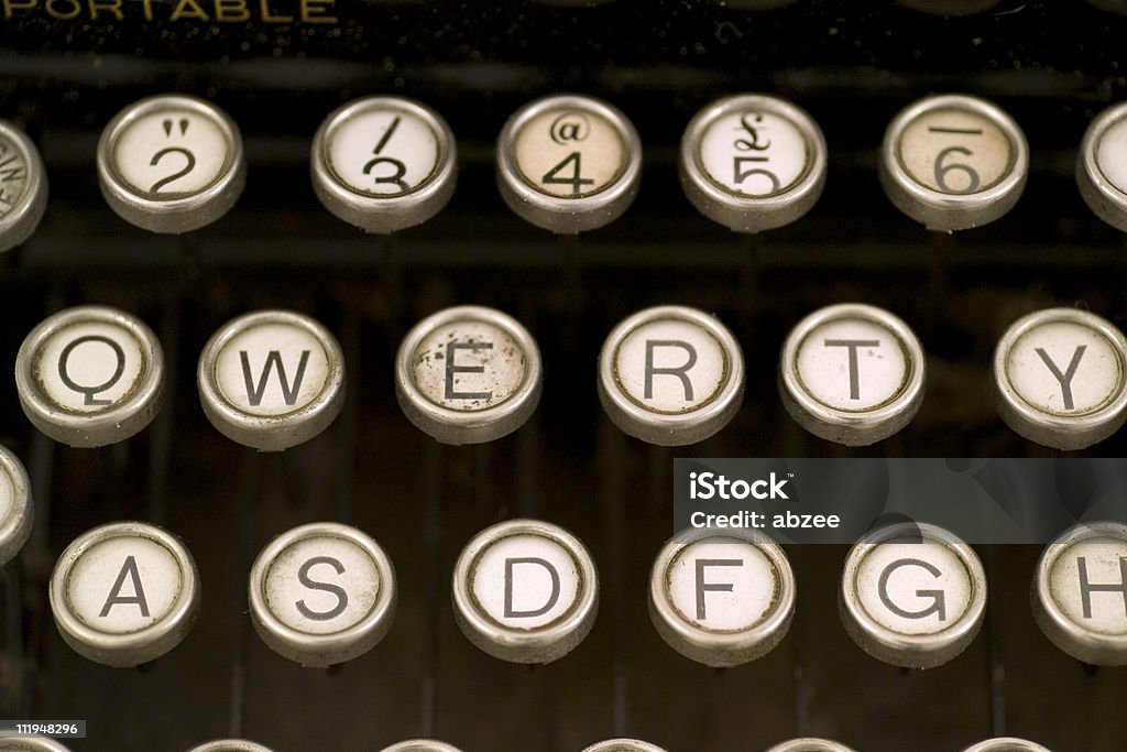 QWERTY em vintage Teclado de Máquina de Escrever - Foto de stock de Alavanca royalty-free