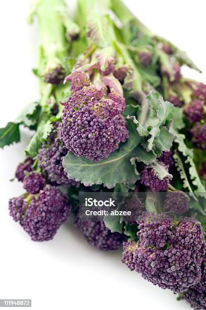 Broccoli Viola Primo Piano Vista - Fotografie stock e altre immagini di Alimentazione sana - Alimentazione sana, Broccolo, Cibi e bevande