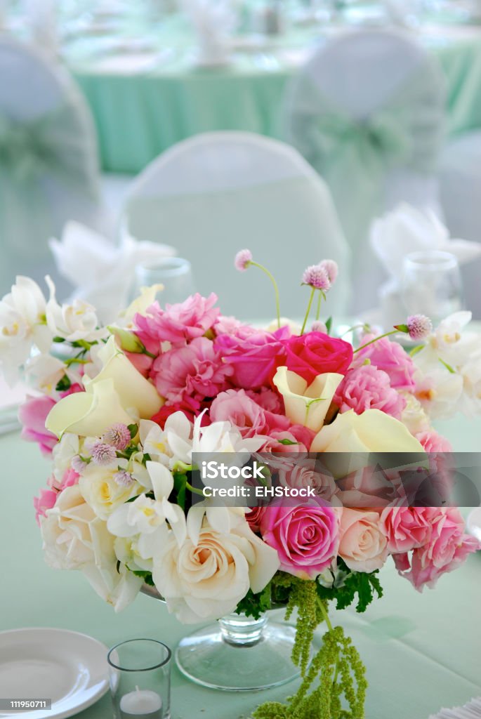 Ricevimento di nozze floreale Visualizzazione tabella - Foto stock royalty-free di Bouquet