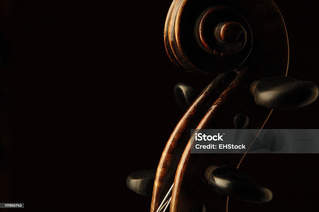 Anticuario francés voluta del violín en negro - Foto de stock de Arte cultura y espectáculos libre de derechos