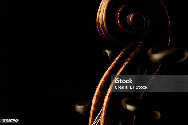 Anticuario Francés Voluta Del Violín En Negro Foto de stock y más banco de imágenes de Arte cultura y espectáculos - Arte cultura y espectáculos, Clásico, Color - Tipo de imagen