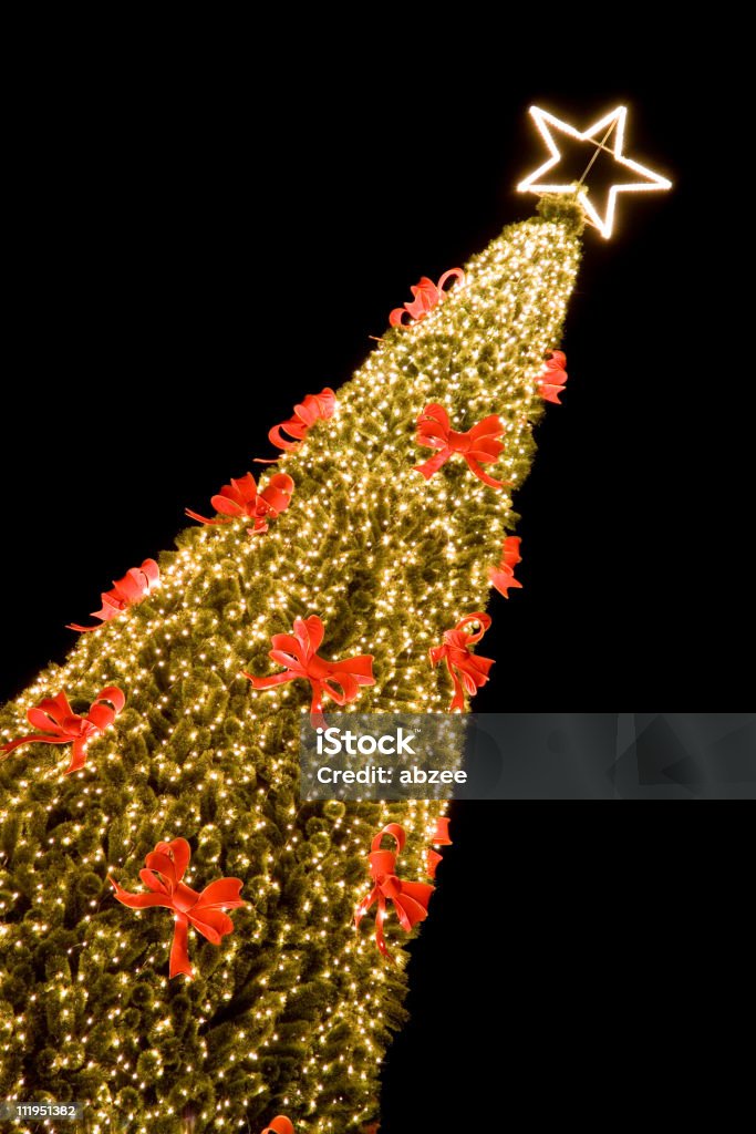 Grandi spazi moderni civic albero di Natale - Foto stock royalty-free di Albero di natale