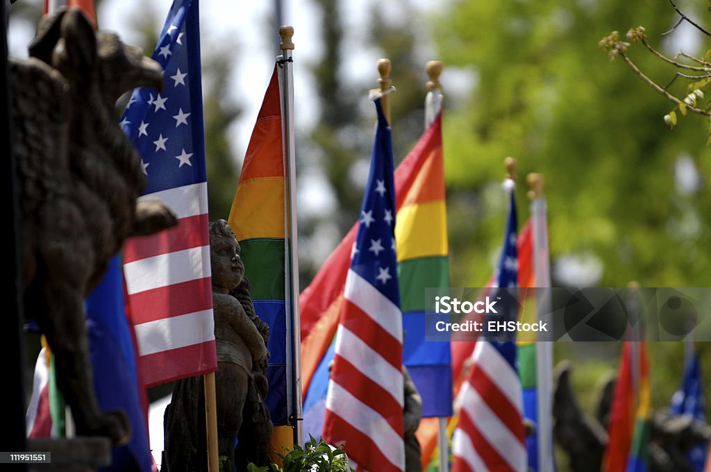 Rainbow y American Flags - Foto de stock de Bandera libre de derechos