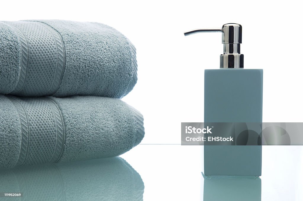 Handtücher und Seifenspender - Lizenzfrei Badezimmer Stock-Foto