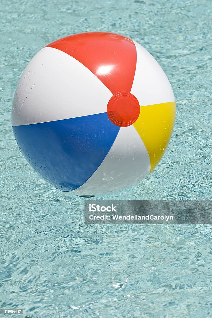 Ballon de plage de la piscine détente - Photo de Balle ou ballon libre de droits