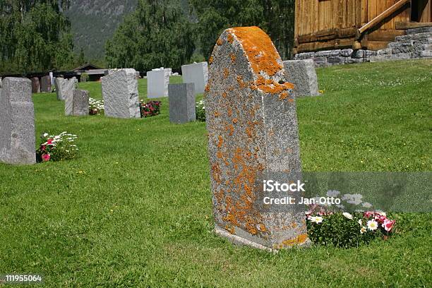 Friedhof Mit Tombstone Stockfoto und mehr Bilder von Alt - Alt, Alterungsprozess, Baum