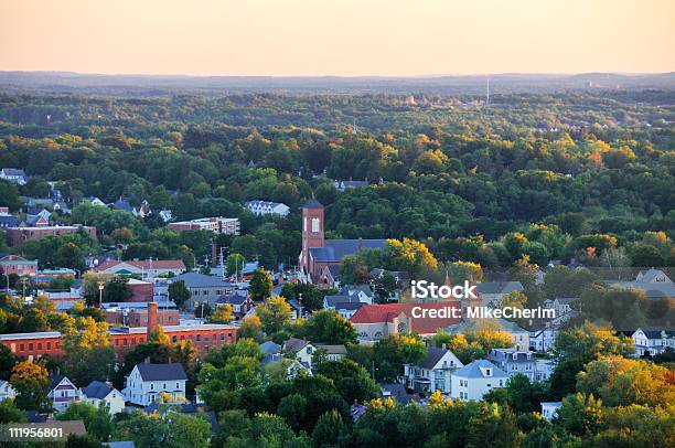 Pequeño Pueblo De Nueva Inglaterra Foto de stock y más banco de imágenes de New Hampshire - New Hampshire, Vista cenital, Villa - Asentamiento humano