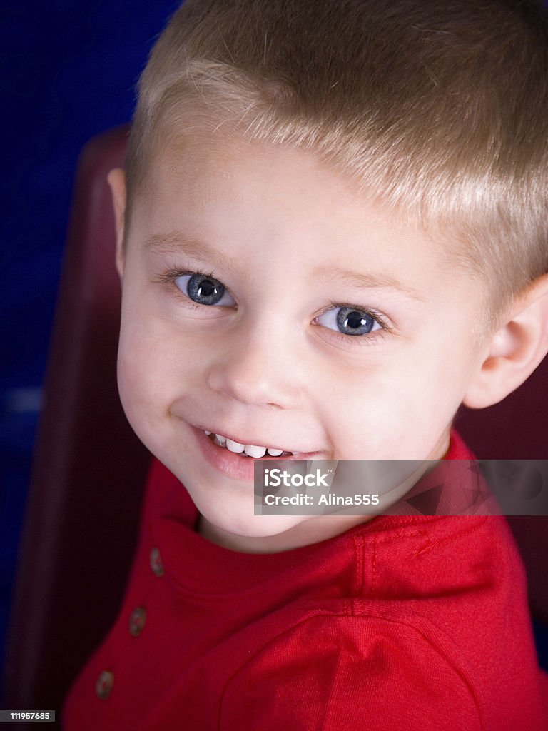 Primer plano de la cara de niño pequeño encantadores - Foto de stock de 2-3 años libre de derechos