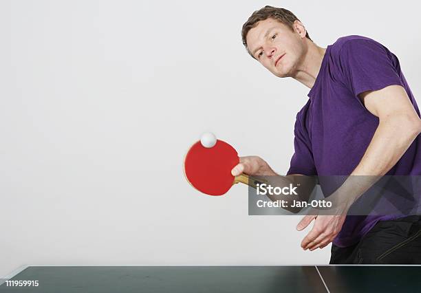 Table Tennis Player Stockfoto und mehr Bilder von Aktivitäten und Sport - Aktivitäten und Sport, Badmintonschläger, Ein Mann allein