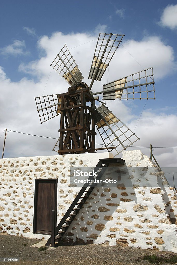 Traditionelle europäische Windmühle - Lizenzfrei Altertümlich Stock-Foto