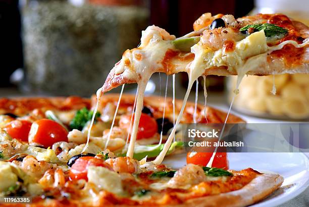Pizza - Fotografias de stock e mais imagens de Pizza - Pizza, Queijo, Marisco