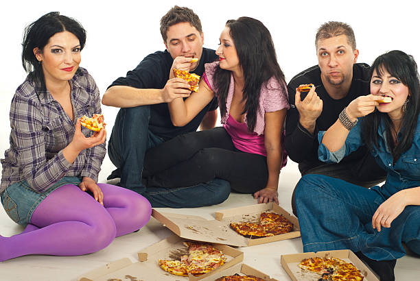 istock Friends eating pizza 111969617