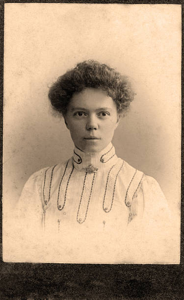 vieille photo. - women white caucasian image created 19th century photos et images de collection