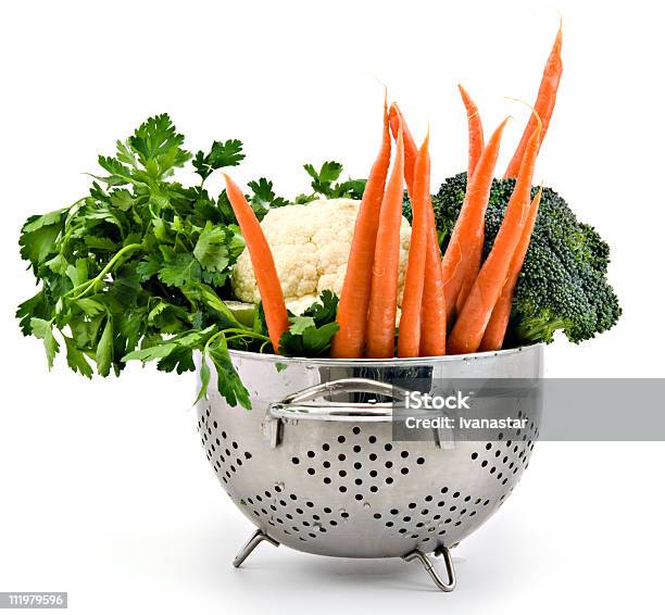 Photo libre de droit de Des Légumes Dans Une Passoire banque d'images et plus d'images libres de droit de Aliment - Aliment, Brassicaceae, Brocoli