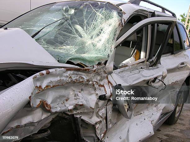 Incidente Stradale - Fotografie stock e altre immagini di Incidente automobilistico - Incidente automobilistico, Sostanza tossica, Assicurazione