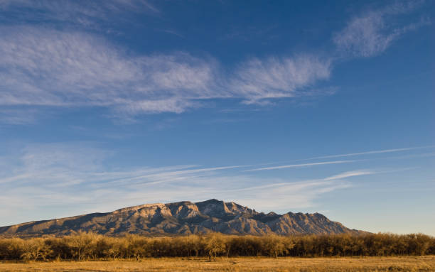 rio grande долина реки и горы сандия - rio grande new mexico river valley стоковые фото и изображения