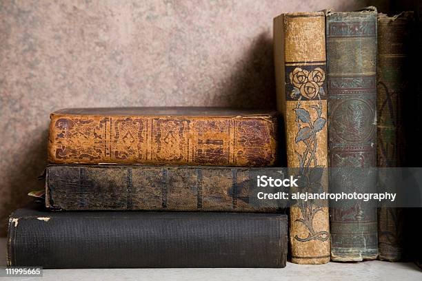 Alte Bücher Stockfoto und mehr Bilder von Altes Buch - Altes Buch, Buchdeckel, Altertümlich