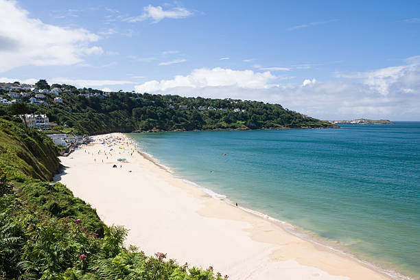 carbis bay praia de areia branca, próximo ao st ives em cornwall - beach atlantic ocean cornwall england sea - fotografias e filmes do acervo