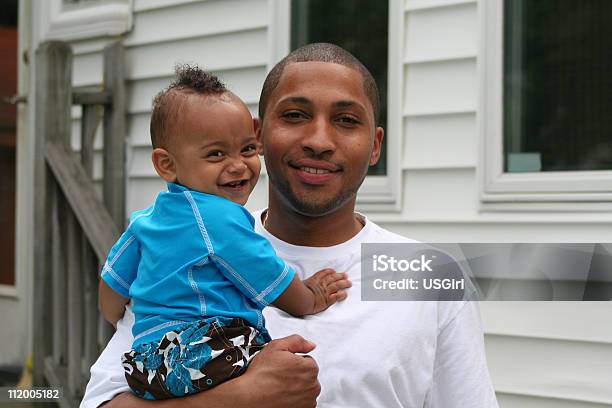 Afroamericane Padre Con Figlio Latinoamericana - Fotografie stock e altre immagini di Padre - Padre, Etnia latino-americana, Famiglia