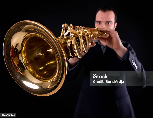 Cieśnina Gry Saksofon - zdjęcia stockowe i więcej obrazów Gra na instrumencie szarpanym - Gra na instrumencie szarpanym, Klarnet, Muzyk
