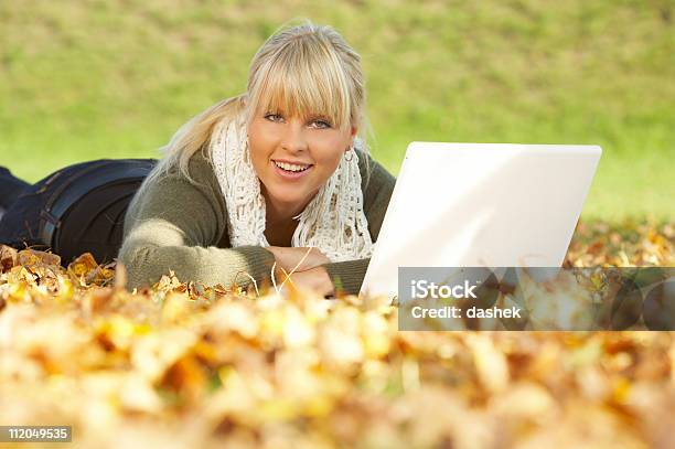 El Otoño Foto de stock y más banco de imágenes de 20-24 años - 20-24 años, Adulto, Adulto joven