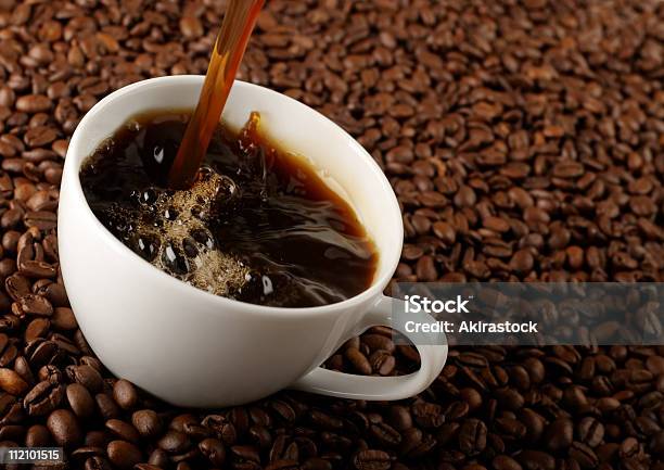 Nalewać Kawy - zdjęcia stockowe i więcej obrazów Czarna kawa - Czarna kawa, Filiżanka, Nalewać