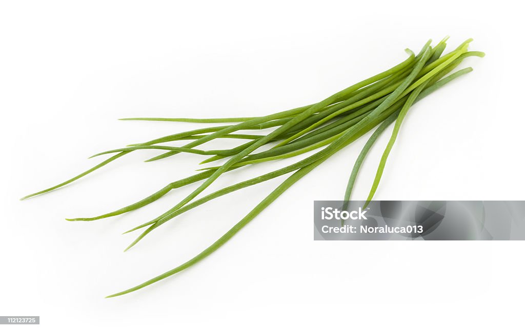 Mazzo di erba cipollina fresca - Foto stock royalty-free di Alimentazione sana
