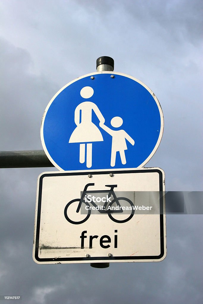 German placas para pedestres e bicicletas ergométricas - Foto de stock de Adulto royalty-free