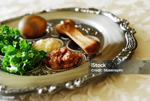 Pesach Prato De Seder - Fotografias de stock e mais imagens de Seder - Seder, Prato de Seder, Pesach