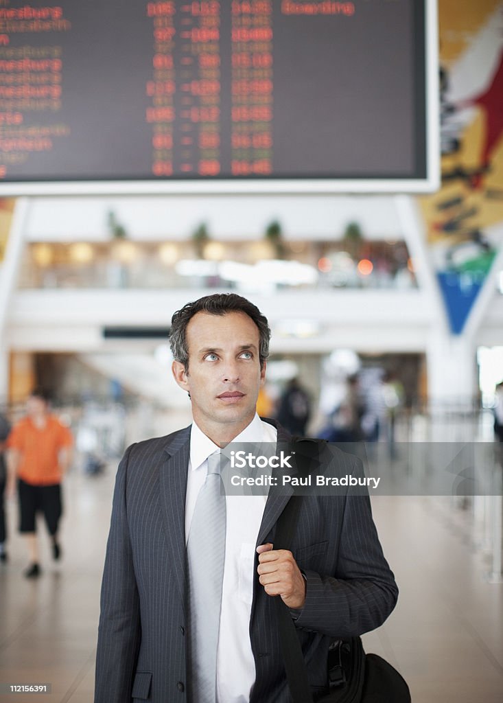 Бизнесмен с портфель из аэропорта - Стоковые фото 40-44 года роялти-фри