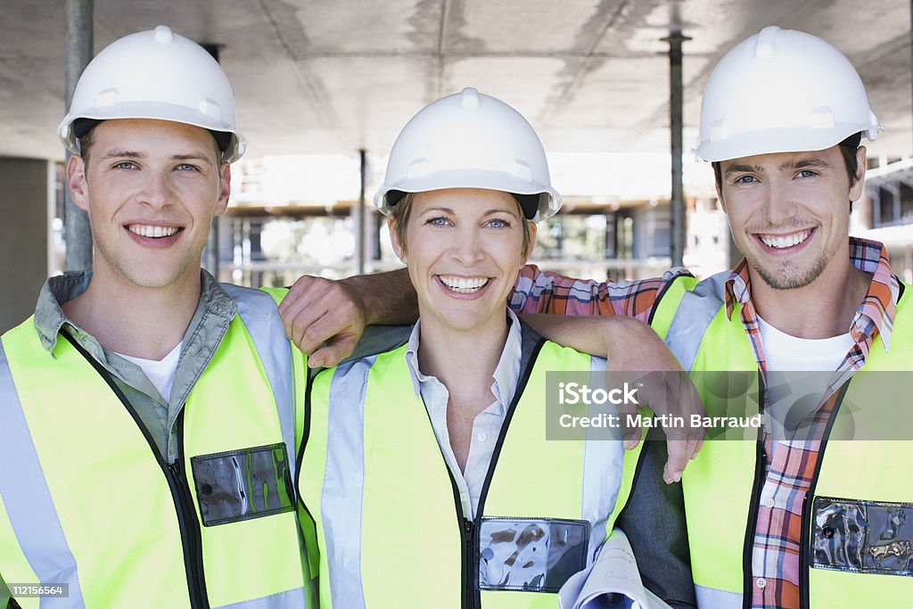 建設作業員、一緒に立っている建設 - 建設現場のロイヤリティフリーストックフォト