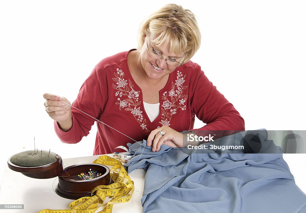 Mujer feliz costurero - Foto de stock de 30-39 años libre de derechos