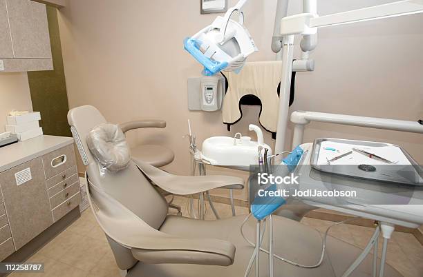 Escritório Sala De Exame Dentário - Fotografias de stock e mais imagens de Avareza - Avareza, Aço, Cadeira