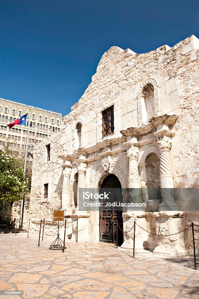Alamo verticle  Adobe - Material Stock Photo