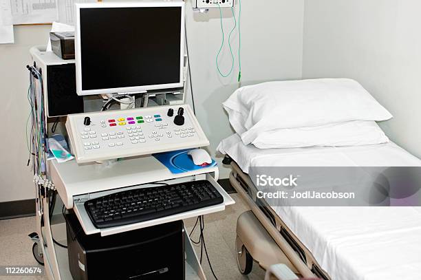 Foto de Emg Máquina Para Teste Nervo Danos Electromyography e mais fotos de stock de Exame Médico - Equipamento médico
