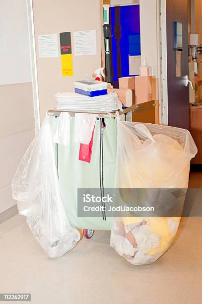 Hospital Reinigung Einkaufswagen Stockfoto und mehr Bilder von Abbürsten - Abbürsten, Arbeiten, Berufliche Beschäftigung
