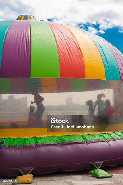 Bounce Castle Stockfoto und mehr Bilder von Aktivitäten und Sport - Aktivitäten und Sport, Auf und ab springen, Aufblasbarer Gegenstand