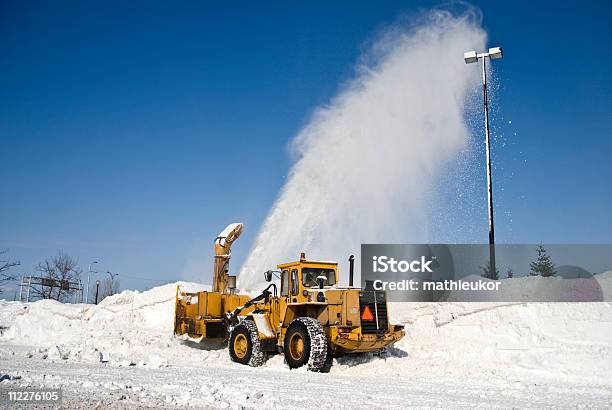 Снег Blower В Действии — стоковые фотографии и другие картинки Machinery - Machinery, Winterdienst, Белый