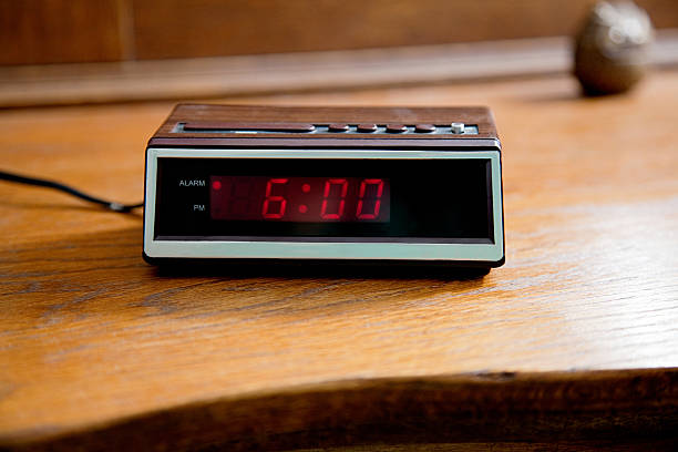 digital alarm clock showing 6.00am - 알람시계 뉴스 사진 이미지