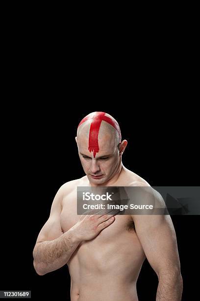 Man With Red Cross Painted On Head Hand On Chest 30-34세에 대한 스톡 사진 및 기타 이미지 - 30-34세, 가슴에 손을 얹음, 검정색 배경