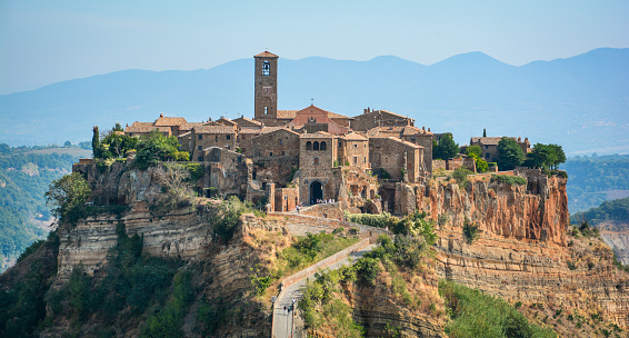 Vista panorámica de Civita di Bagnoregio, provincia de Viterbo, Lacio photo
