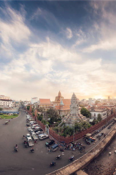 istock Sunset Behind Wat Ounalom In Phnom Penh, Cambodia 1124229859