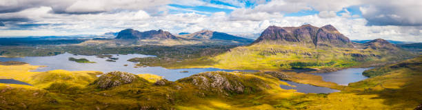 panorama de las tierras altas de escocia assynt montaña desierto puede cul mor - inverpolly nature reserve fotografías e imágenes de stock