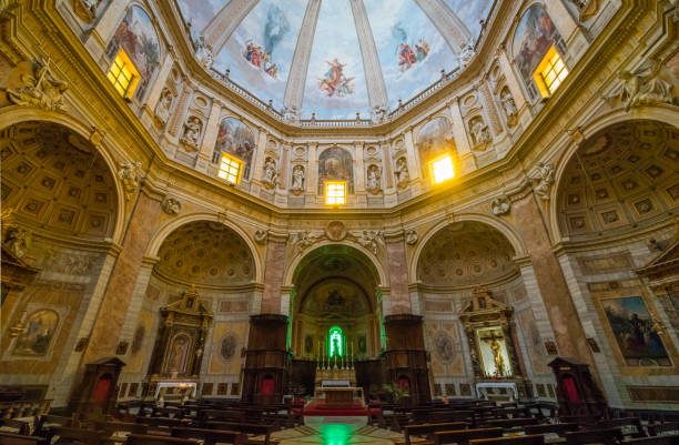 vue intérieure de la basilique de santa margherita à montefiascone, province de viterbo, latium, italie centrale. - viterbo province photos et images de collection