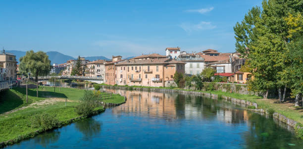 rieti, capital da região histórica de sabina, vista do rio velino, lazio (itália) - roma province - fotografias e filmes do acervo