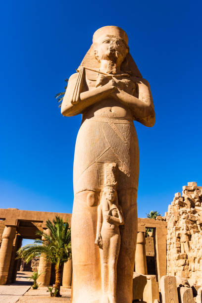 sculpture of ramesses the ii in karnak temple, luxor, egypt. - safaga imagens e fotografias de stock