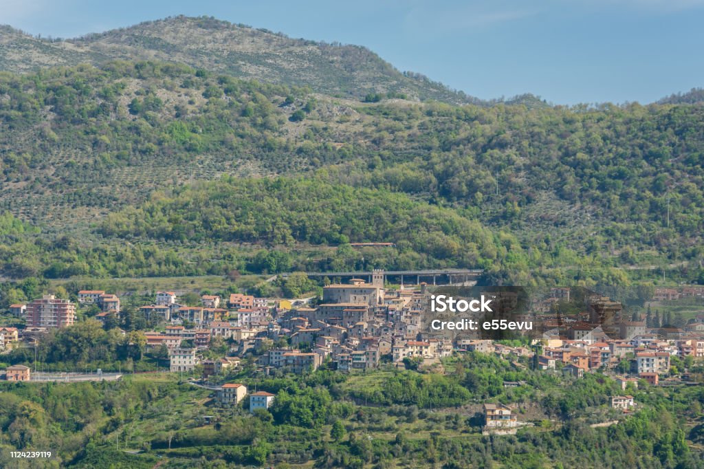 Rovianoラティウムのイタリアの地域でローマの首都都市コムーネの風光明媚な光景ではローマの北東約 45 キロに位置します イタリアの