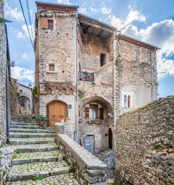 Scenic sight in Sermoneta, medieval village in Latina Province, Italy Scenic sight in Sermoneta, medieval village in Latina Province, Italy sermoneta stock pictures, royalty-free photos & images