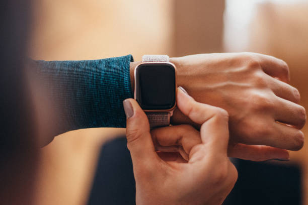 istock Smartwatch, girl, puls, home workout 1124242043