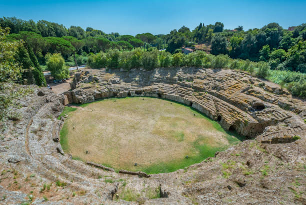 anfiteatro romano a sutri, provincia di viterbo, lazio (italia) - viterbo province foto e immagini stock